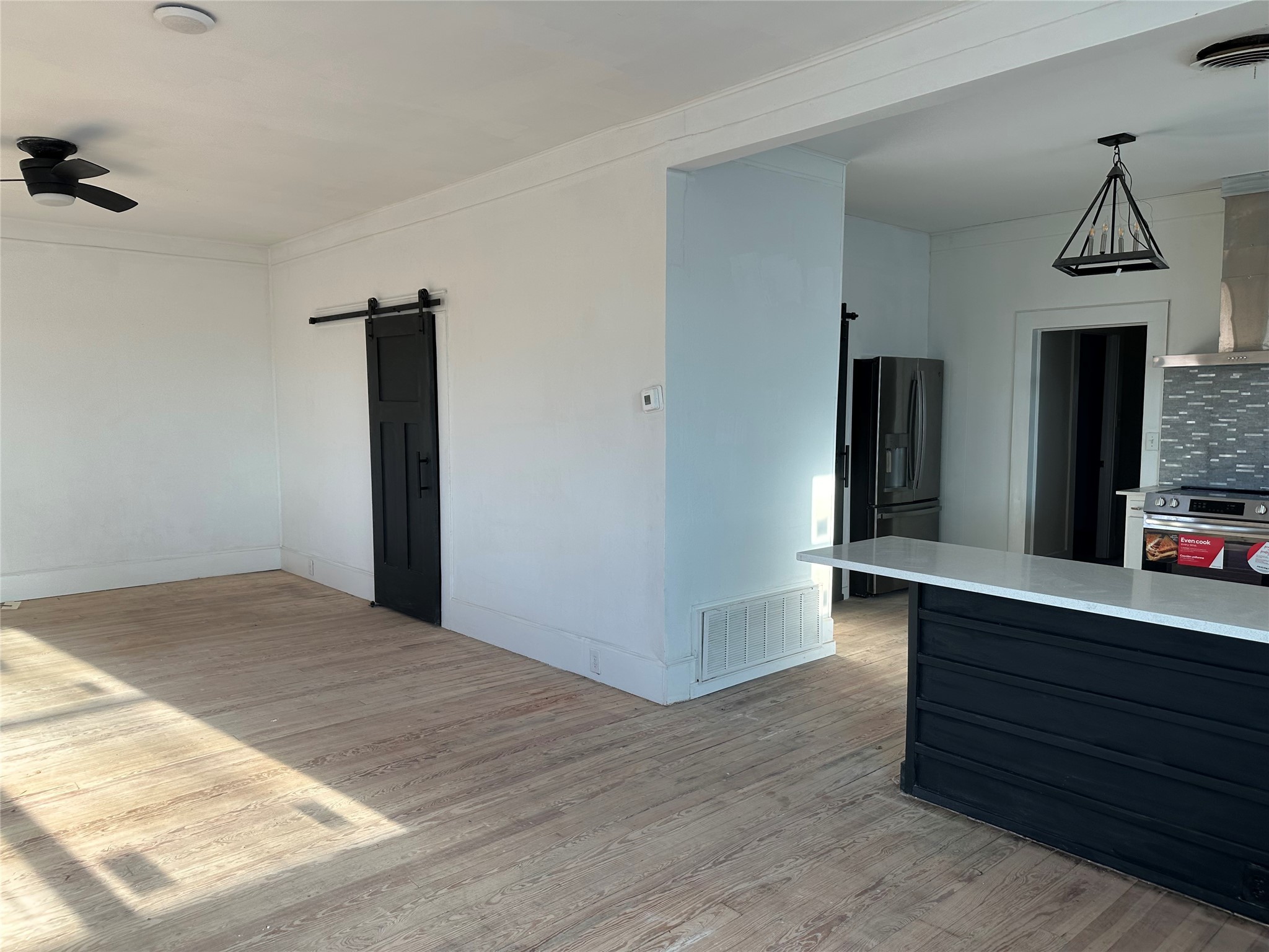 405 E College St – photo 4