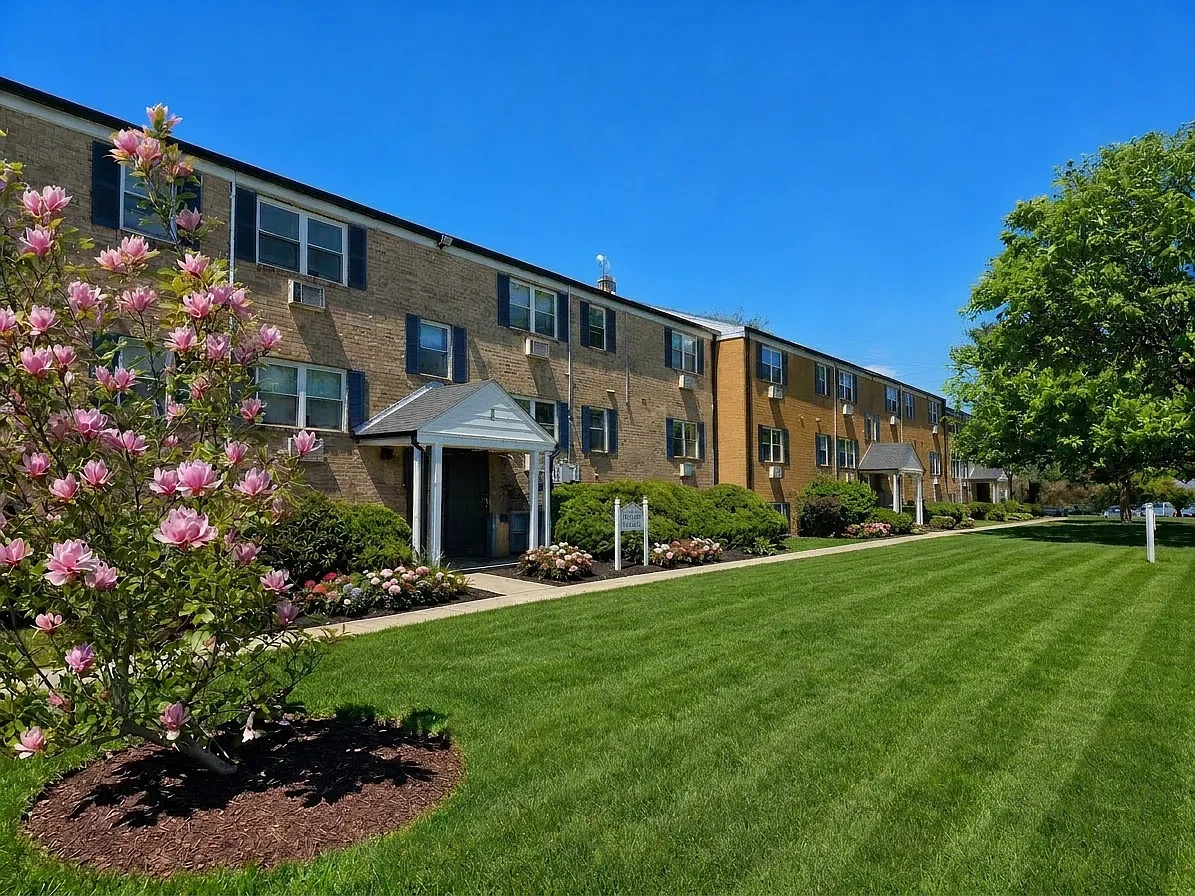 Colonial Village Apartments – photo 5