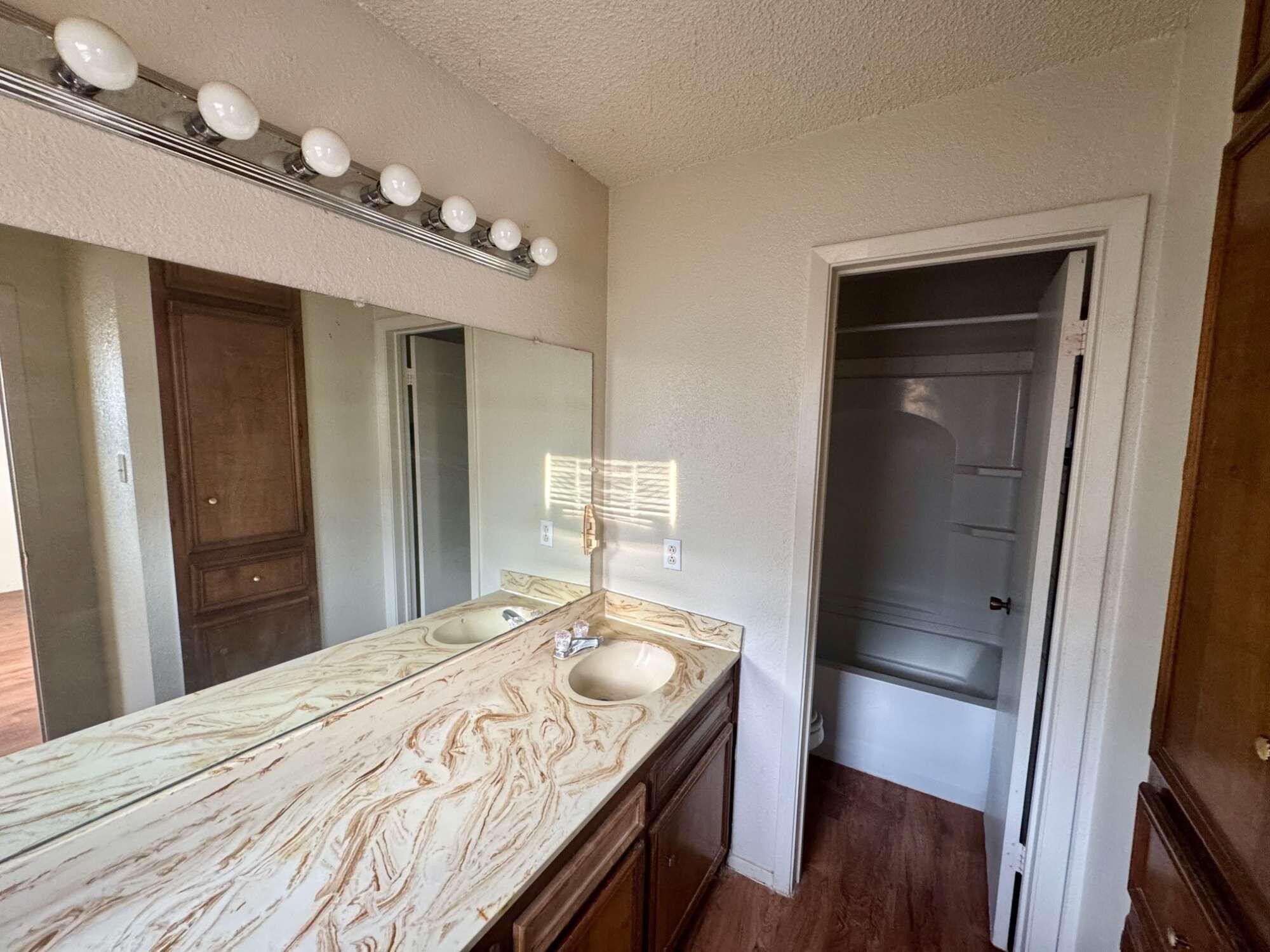 6103 36th St #A – photo 4