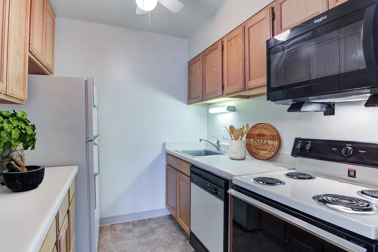 Park Towers Apartments – photo 2