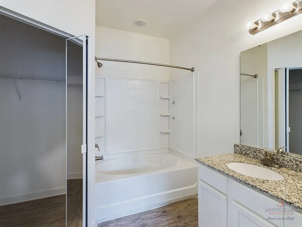Mystic Bluff Apartments – photo 1
