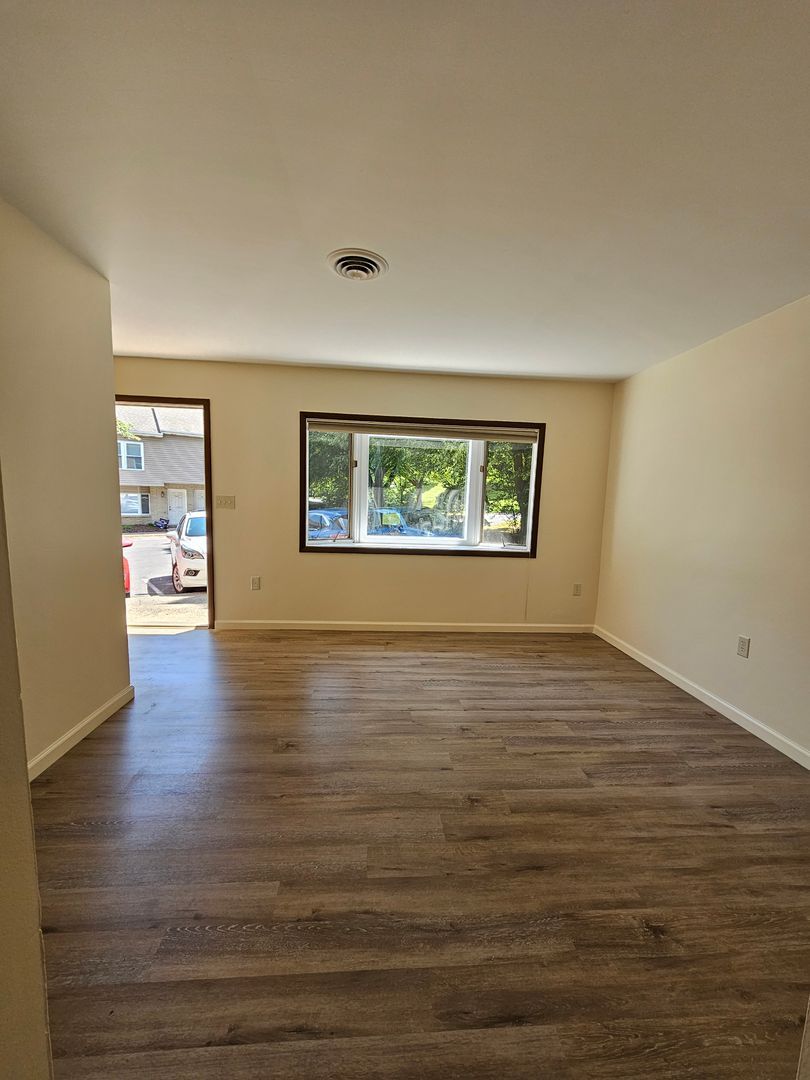 981 Southgate Dr unit 981 Southgate Dr – photo 2
