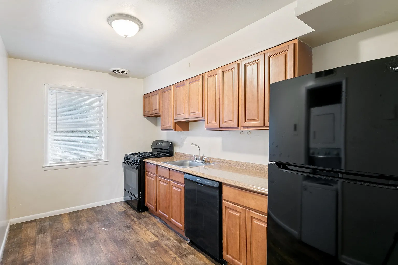 The Wilshire Apartments – photo 2