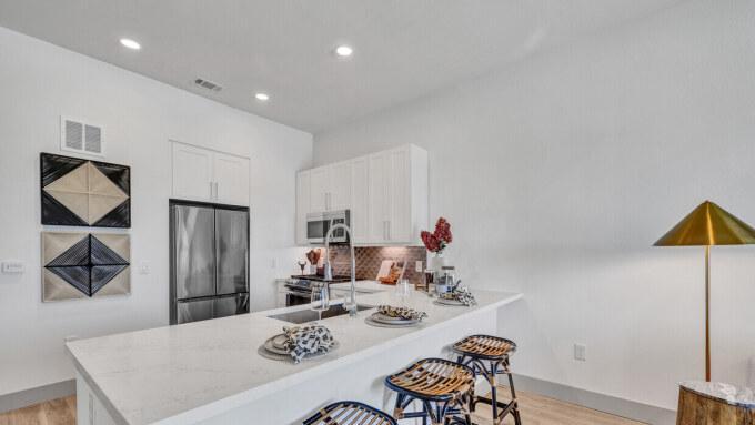 1021 W 20th St – photo 3