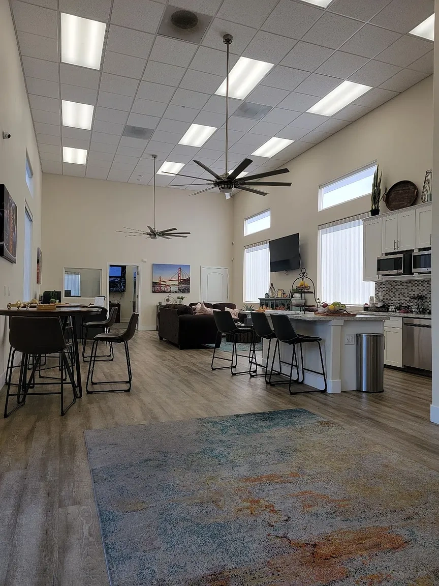 Sunburst Apartments – photo 5