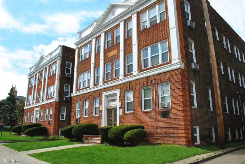 2830 E 130th St unit 10R – photo 1