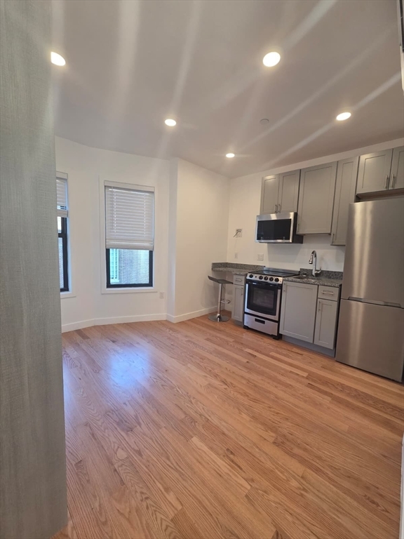 165 Hawthorne St unit 402 – photo 2
