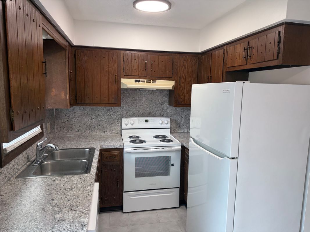 1240 Cottage Pl NW – photo 3