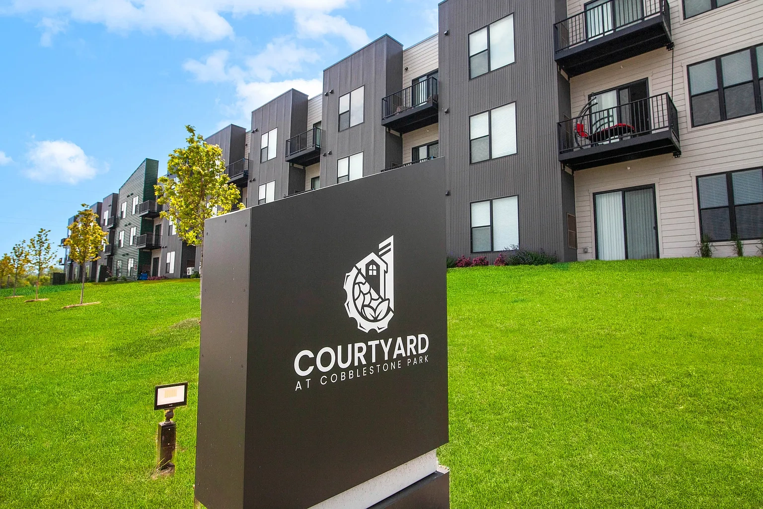 Courtyard at cobblestone Park – photo 4