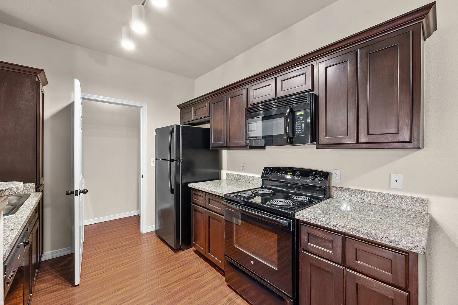Las Torres Apartments – photo 4