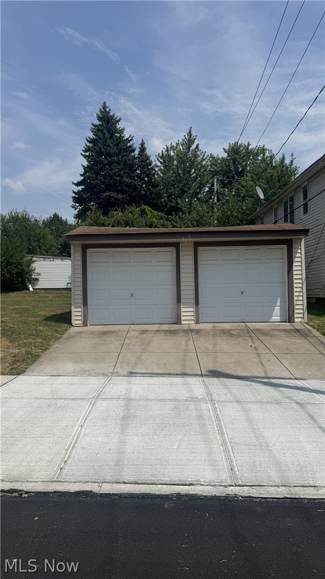 8502 Grand Division Ave – photo 2