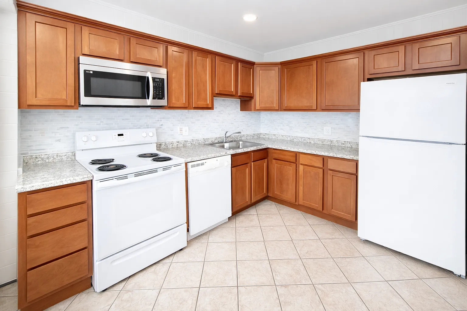 Kamin Apartments – photo 4