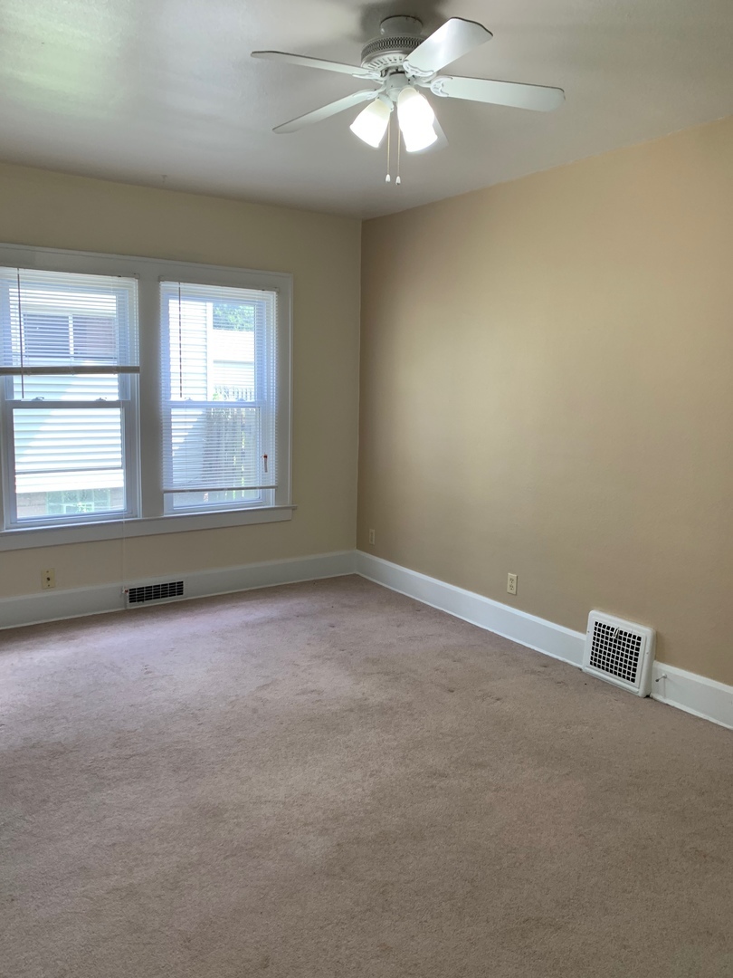 207 E Broadway Ave – photo 4