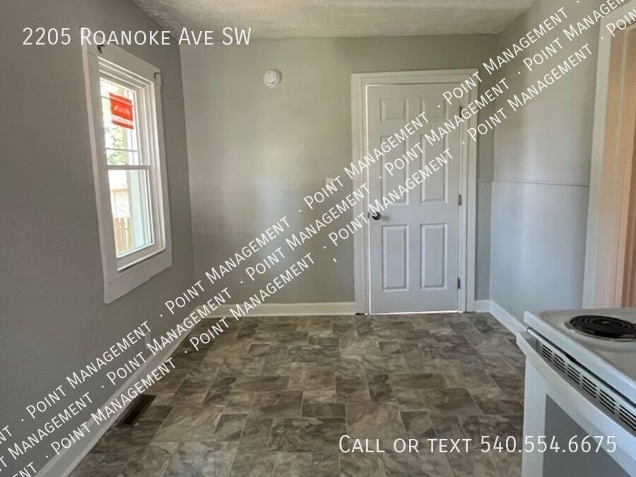 2205 Roanoke Ave SW – photo 4
