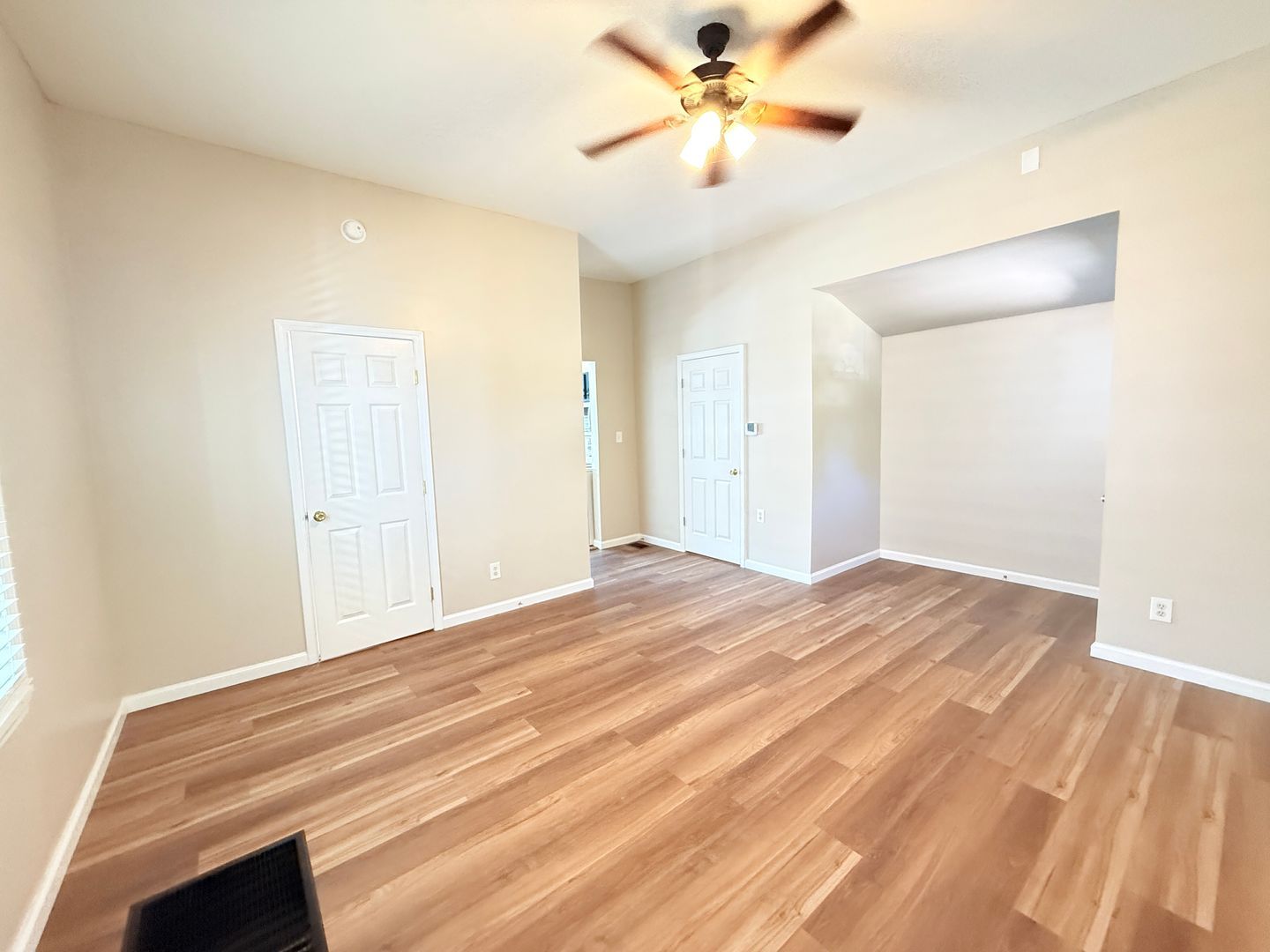 1227 Vincennes St – photo 4