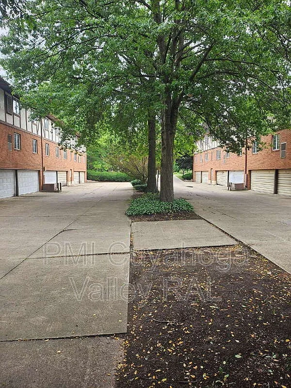 1500 W Market St – photo 4