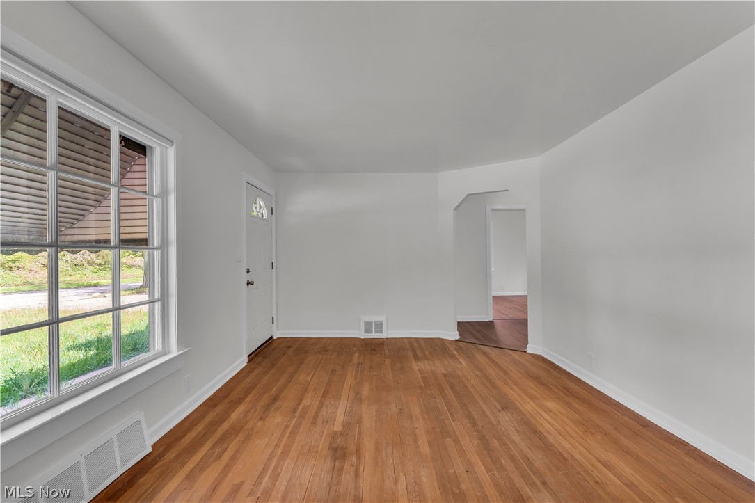 5581 Saxon Dr – photo 5