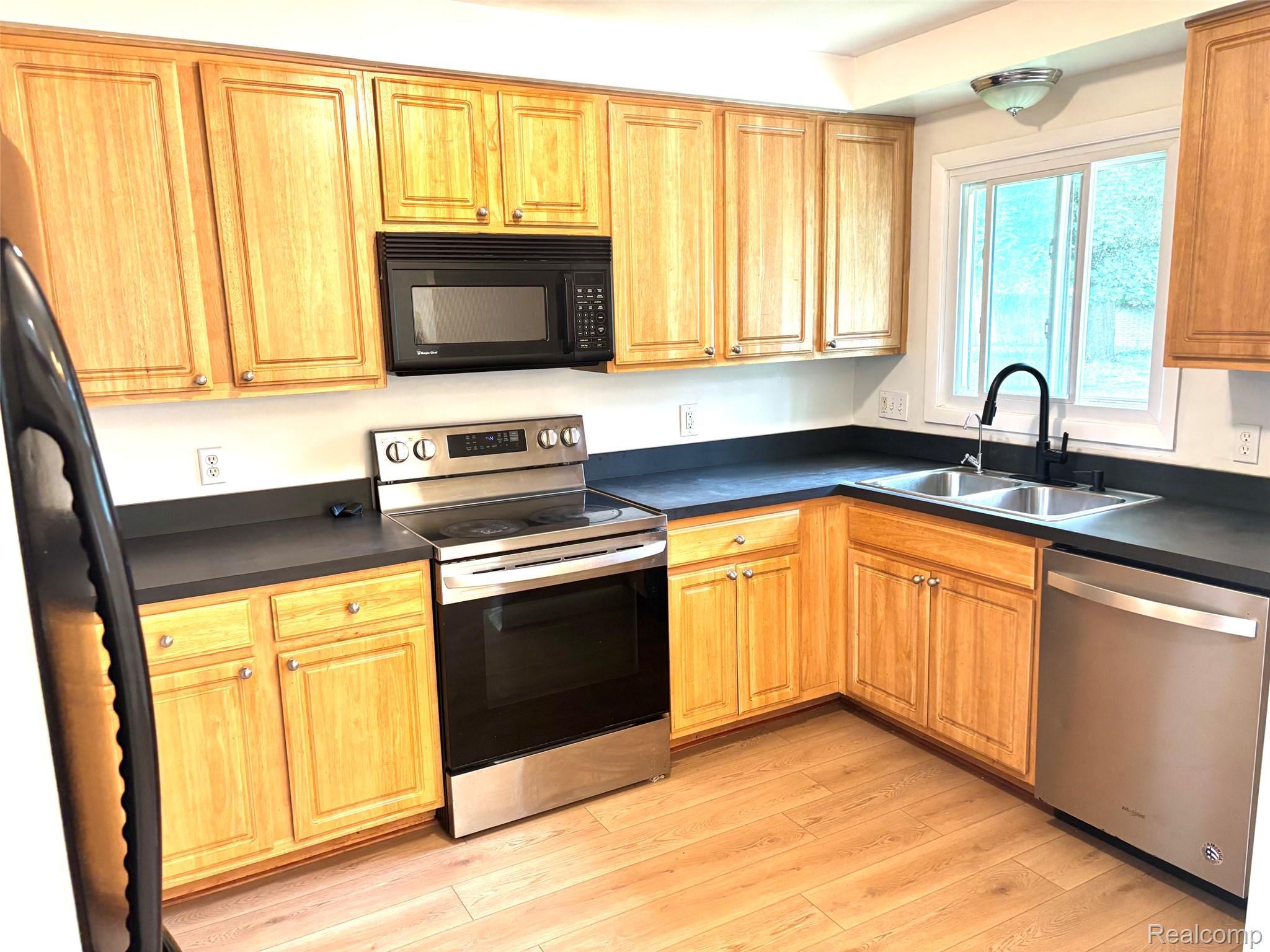 37711 Carson St – photo 3