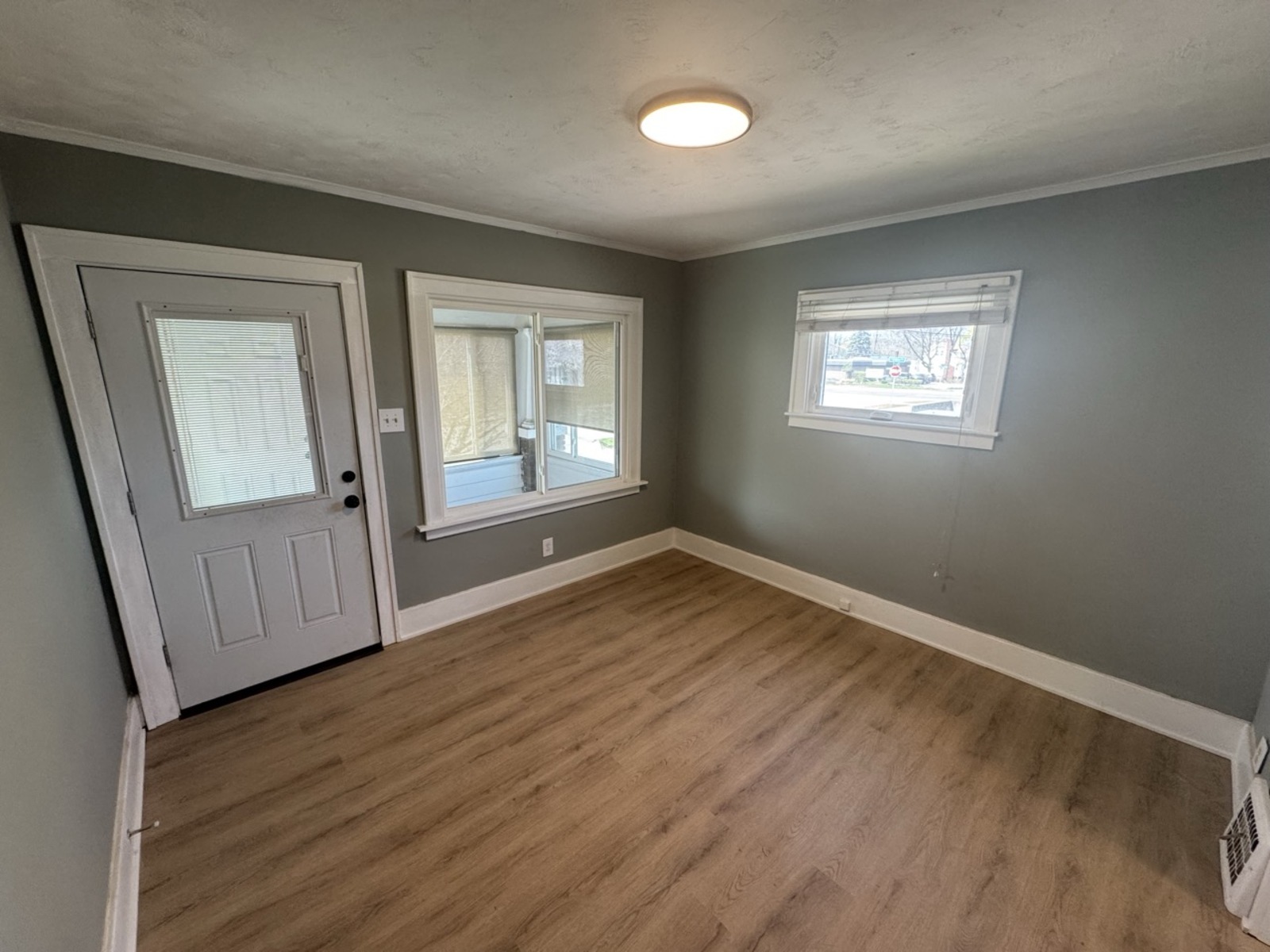 115 S Edison Ave – photo 4