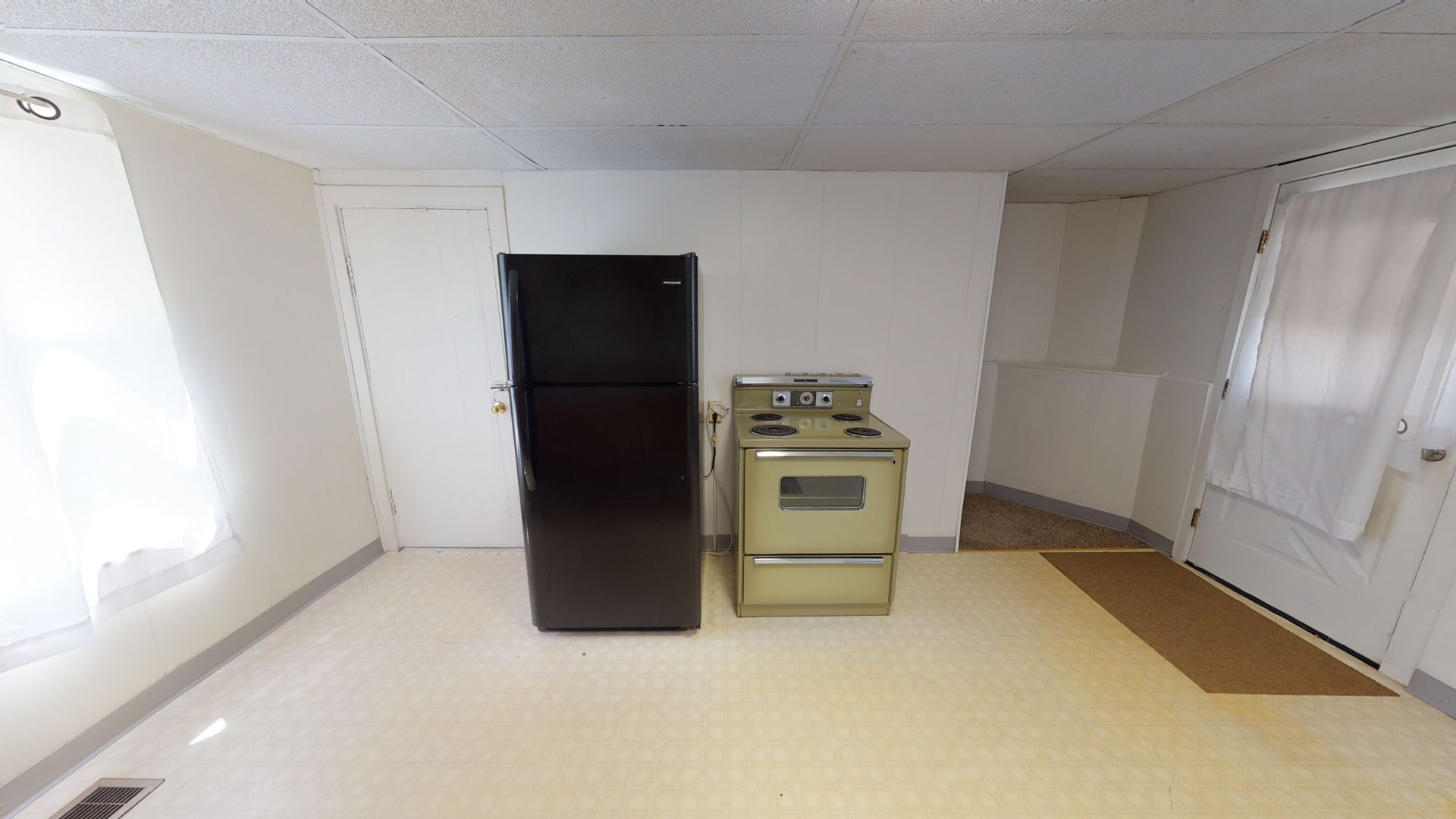 212 E Walnut St – photo 5