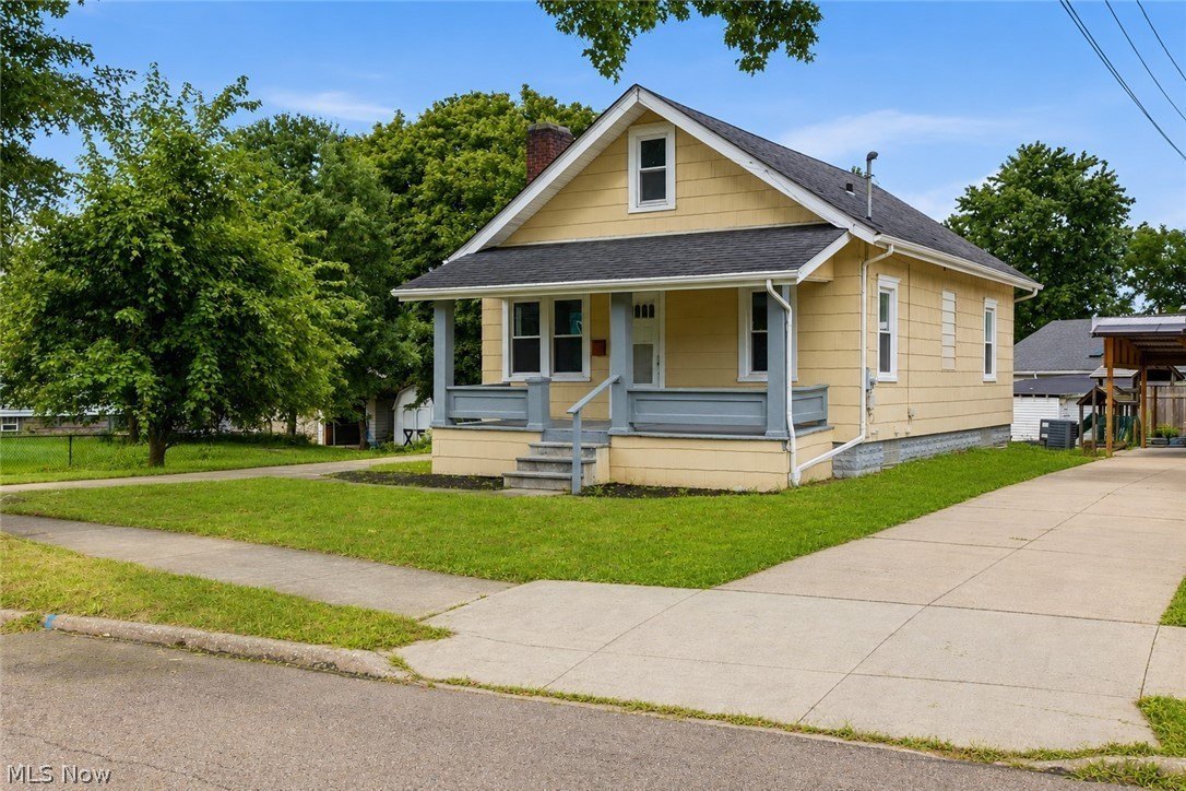 975 Corwin Ave – photo 3