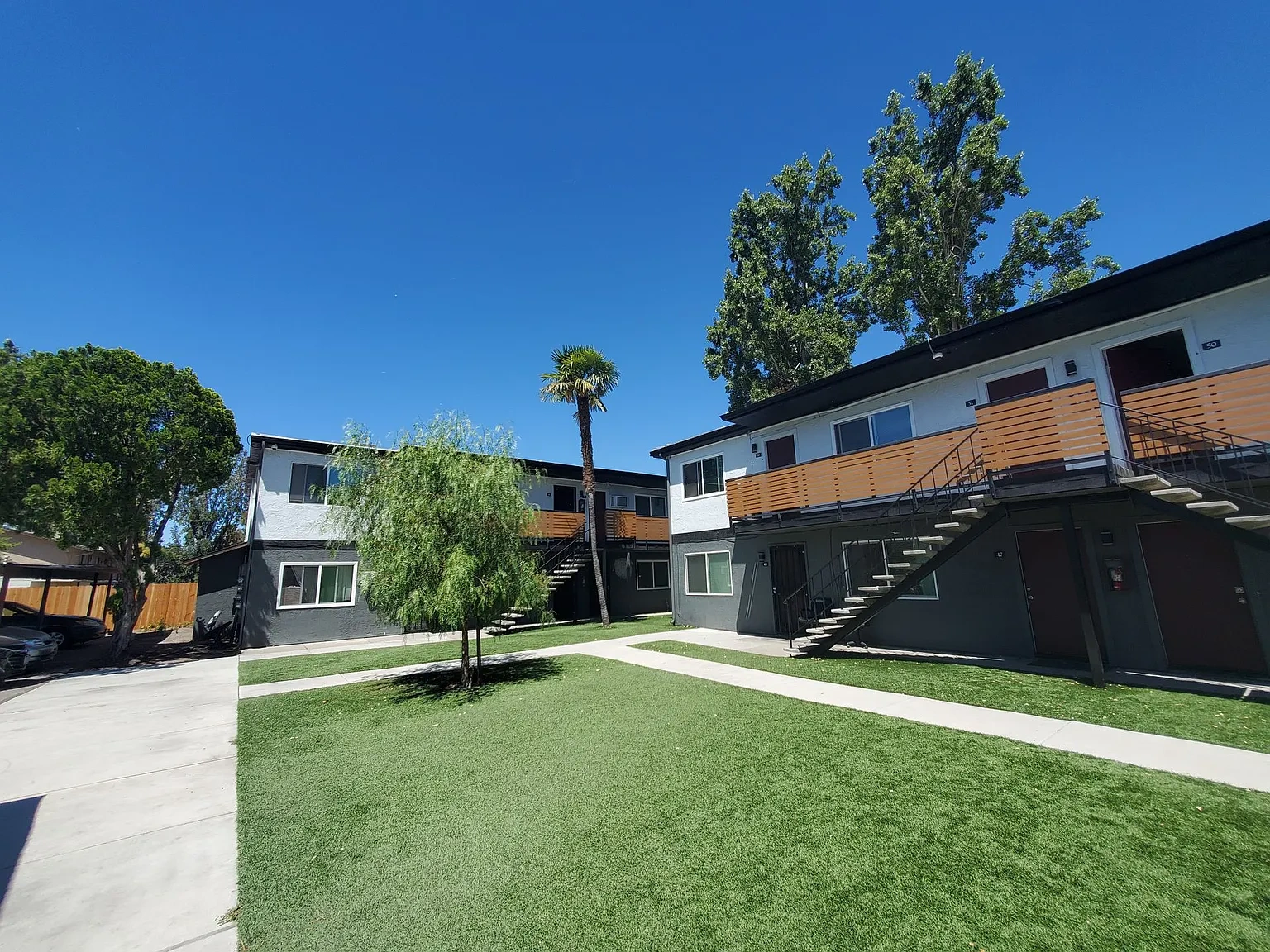 La Madera Apartments at 935 W. Swain Road – photo 4