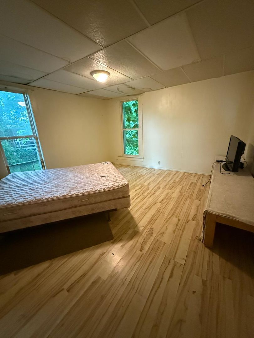 109 W National Dr unit A (Downstairs front) – photo 4