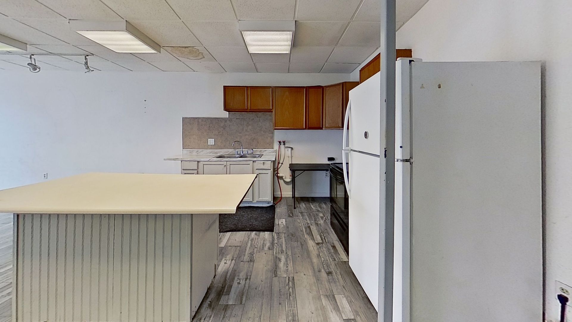 463 E Market Ave – photo 3