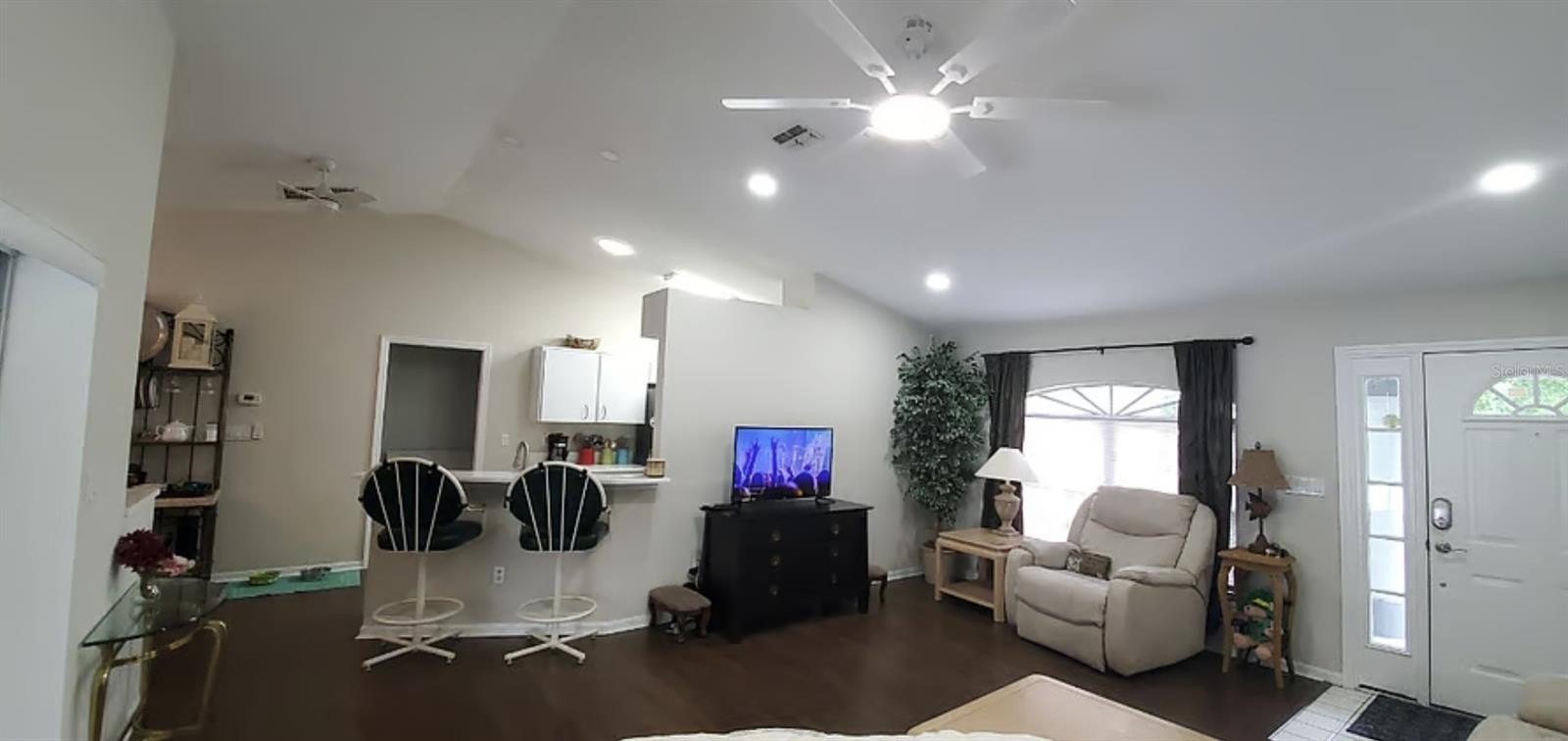 2534 N Brentwood Cir – photo 3