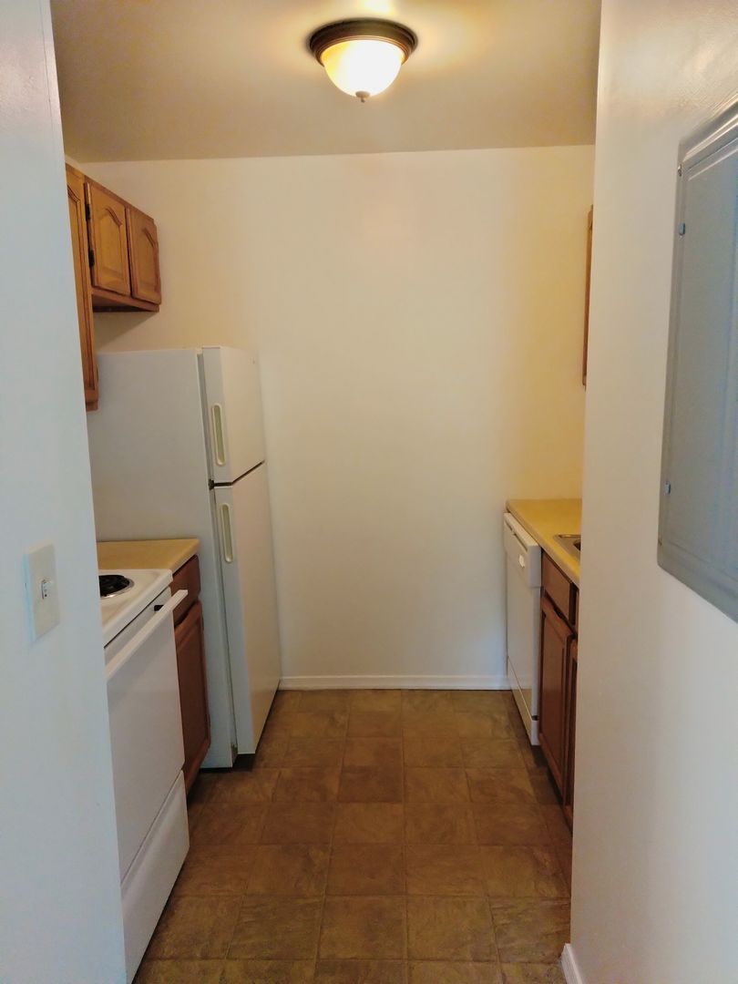 1059 Main St unit 1059 Main St - Apt 2C – photo 2