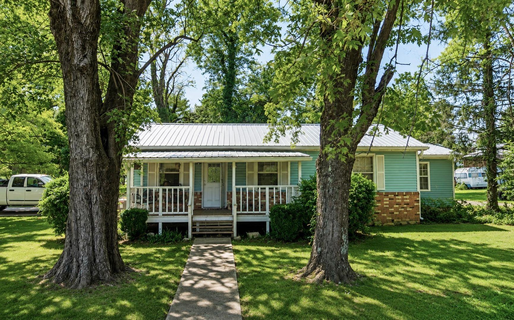 310 Friendship Dr – photo 1