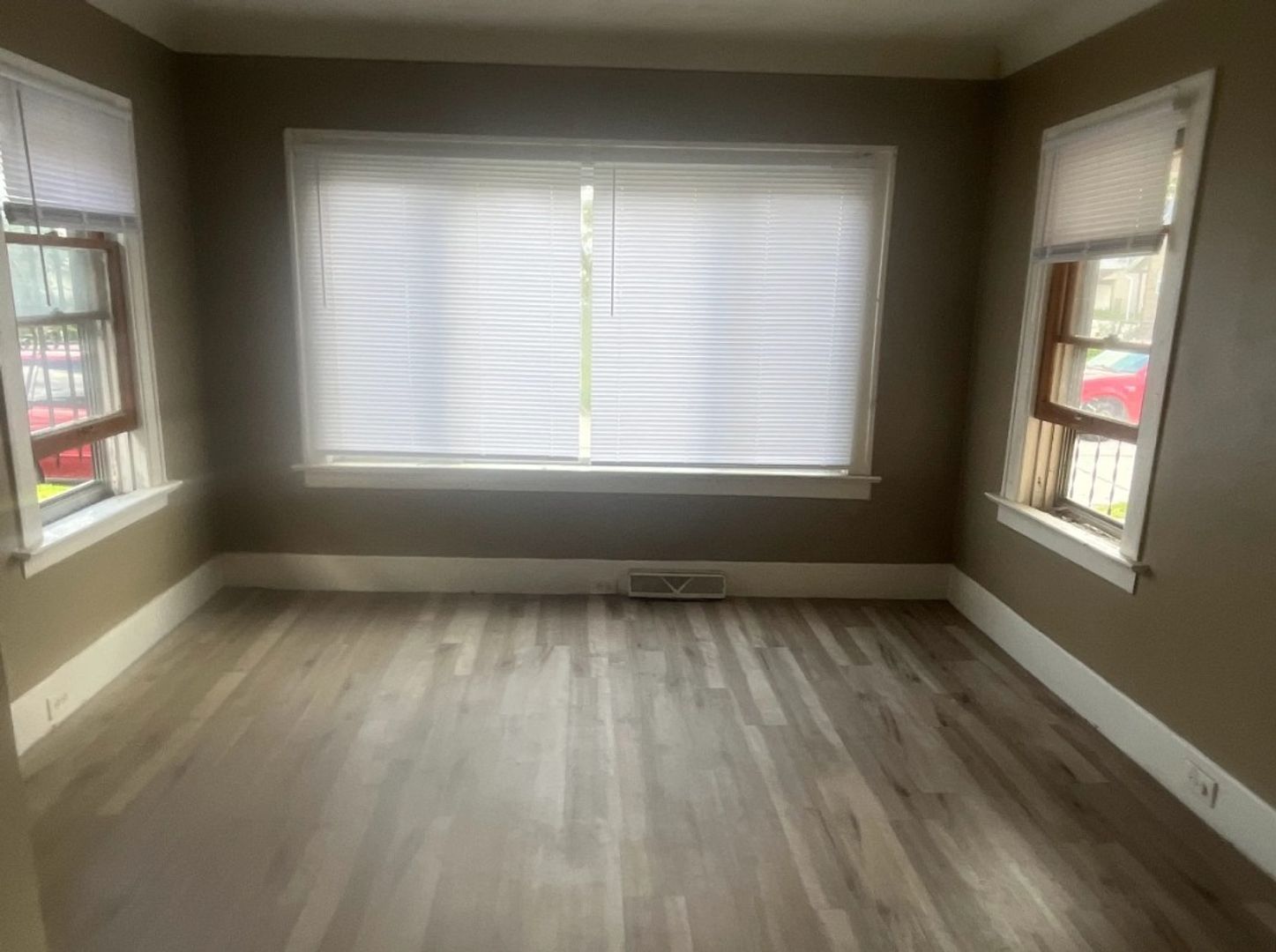 360 Lemert St – photo 2
