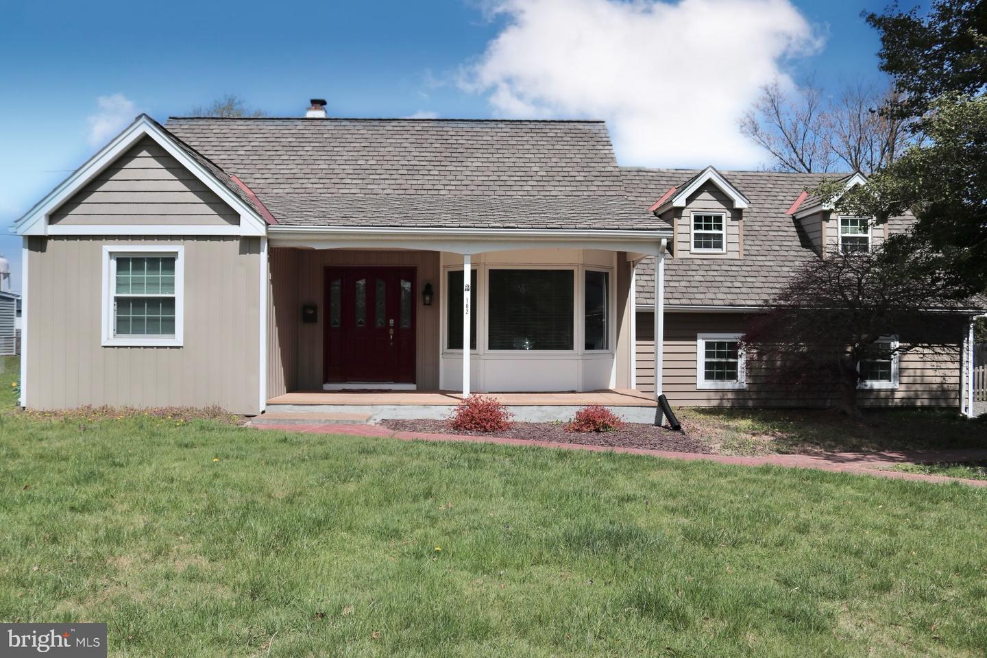 102 E Main St – photo 1