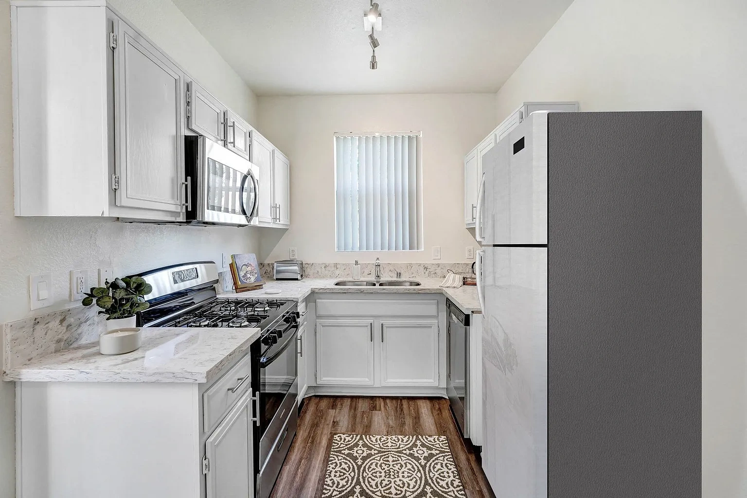 La Villa Apartments – photo 2