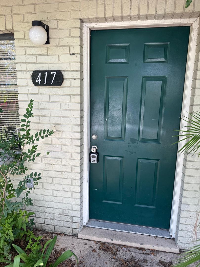 417 Century Blvd – photo 1