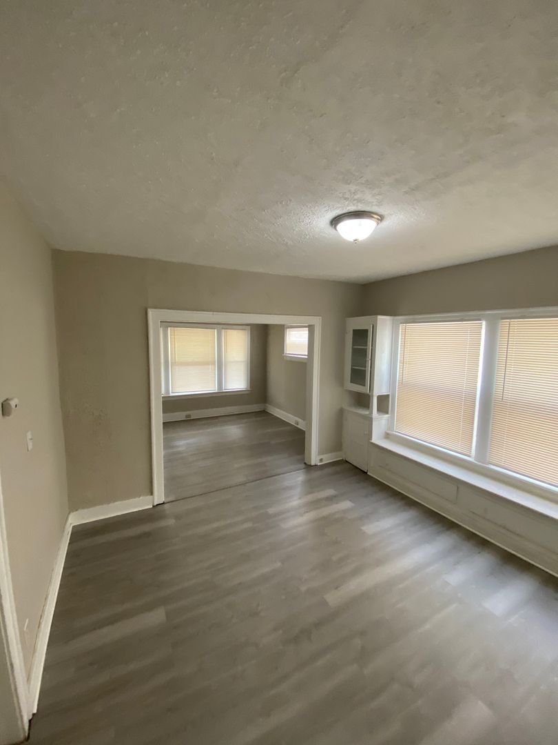 3259 E 123rd St unit 3261 - UP Unit – photo 1