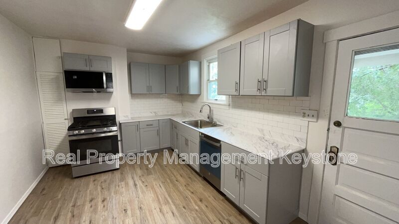 625 Blanton St – photo 3