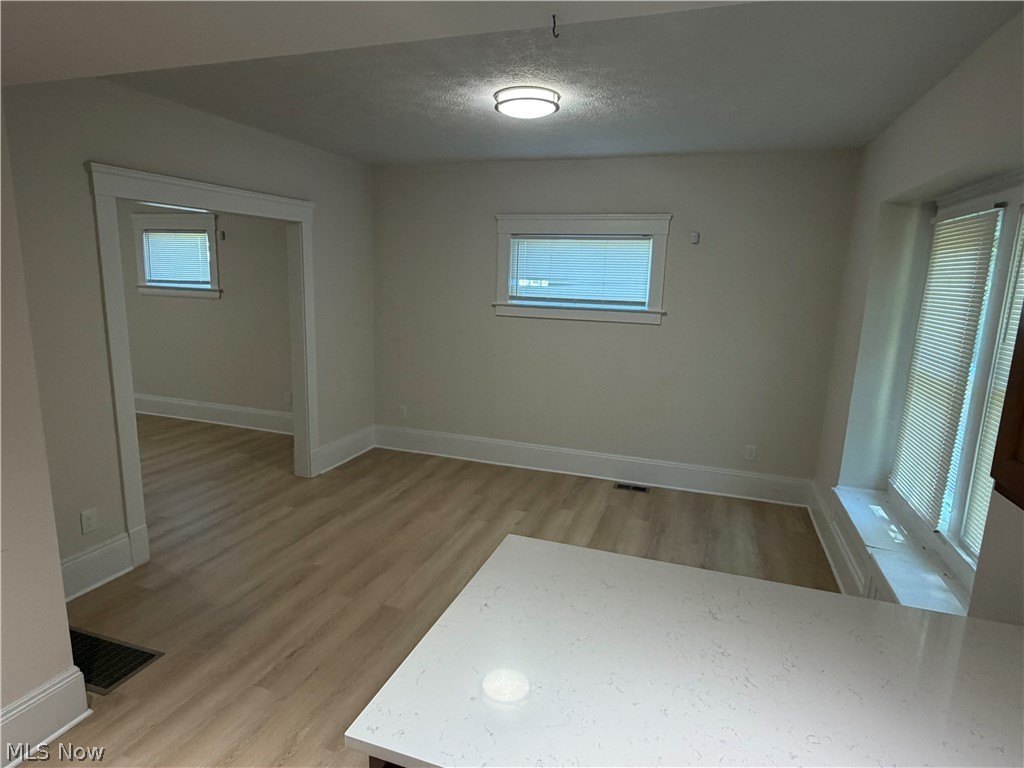 10524 Lee Ave – photo 5