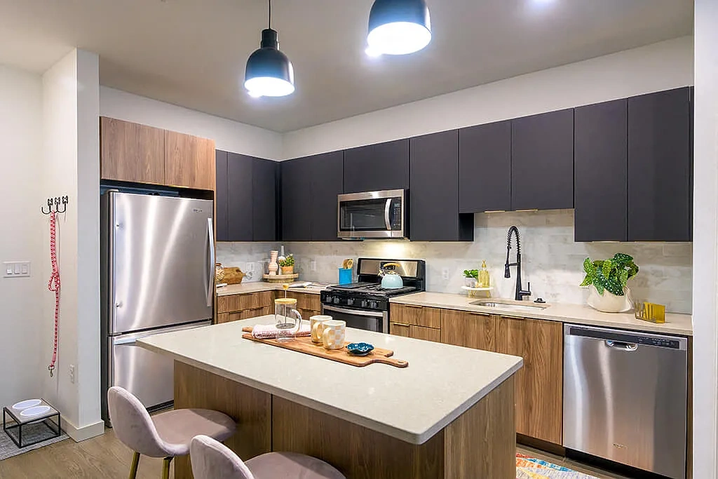 V2 Apartments – photo 2