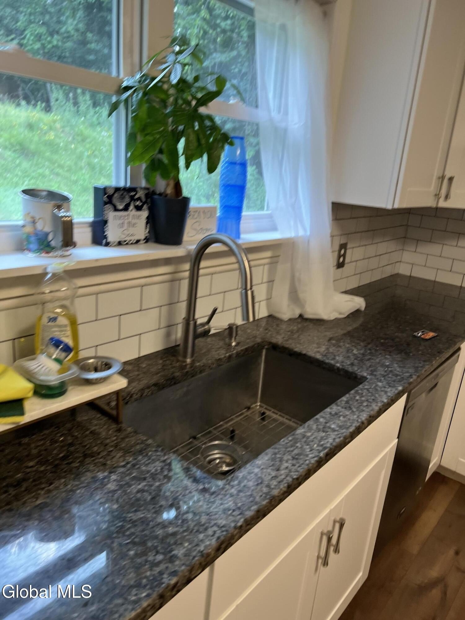46 Seneca Rd – photo 2