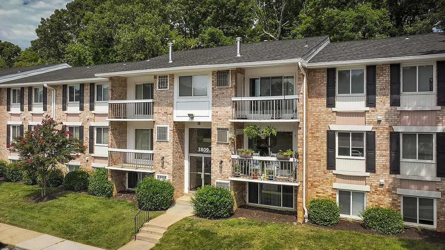 Chesapeake Village Apartments – photo 5