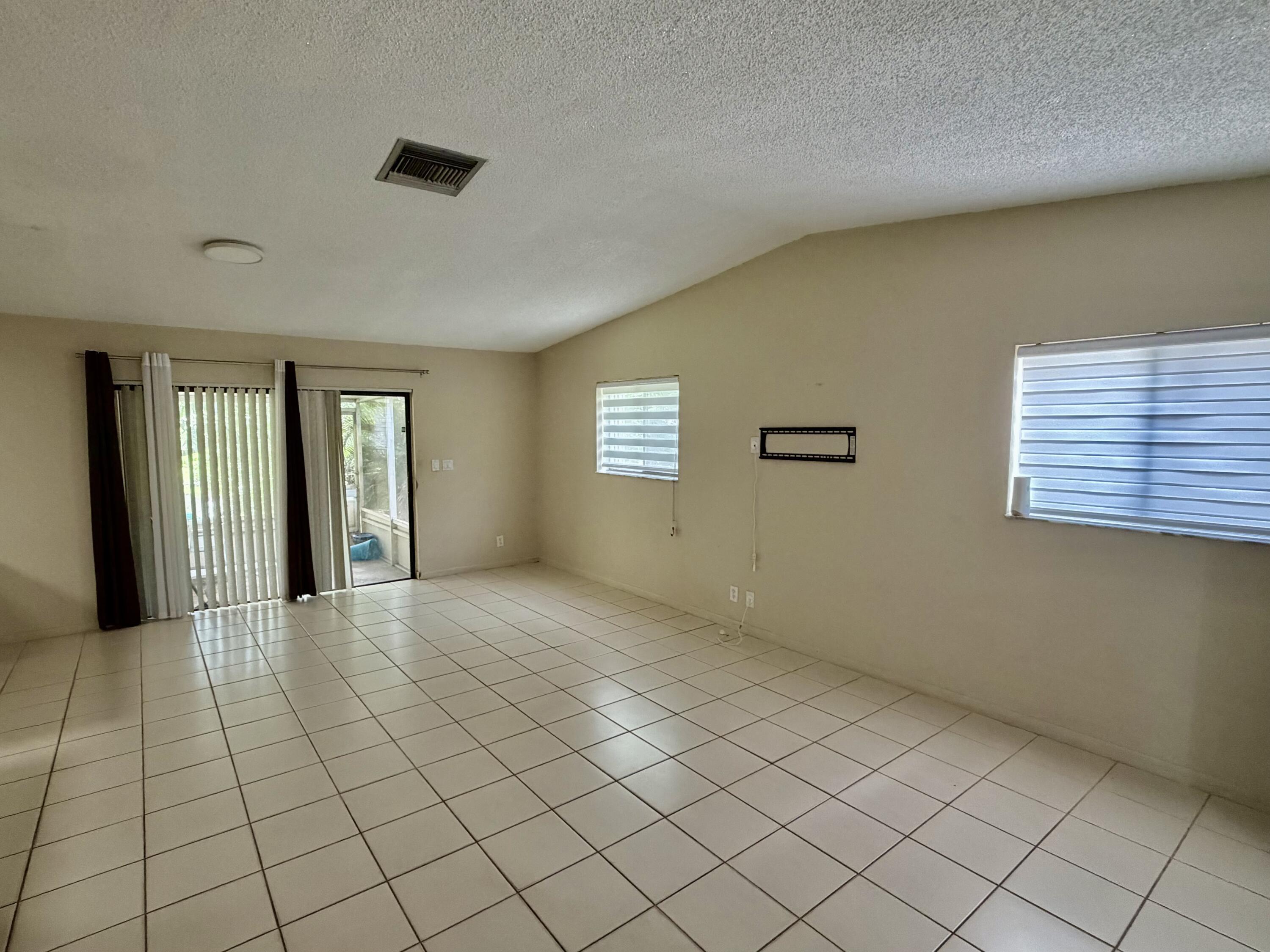 7714 SW 8th Ct – photo 5