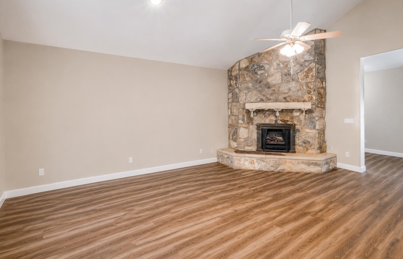 120 Meadowlakes Dr – photo 2