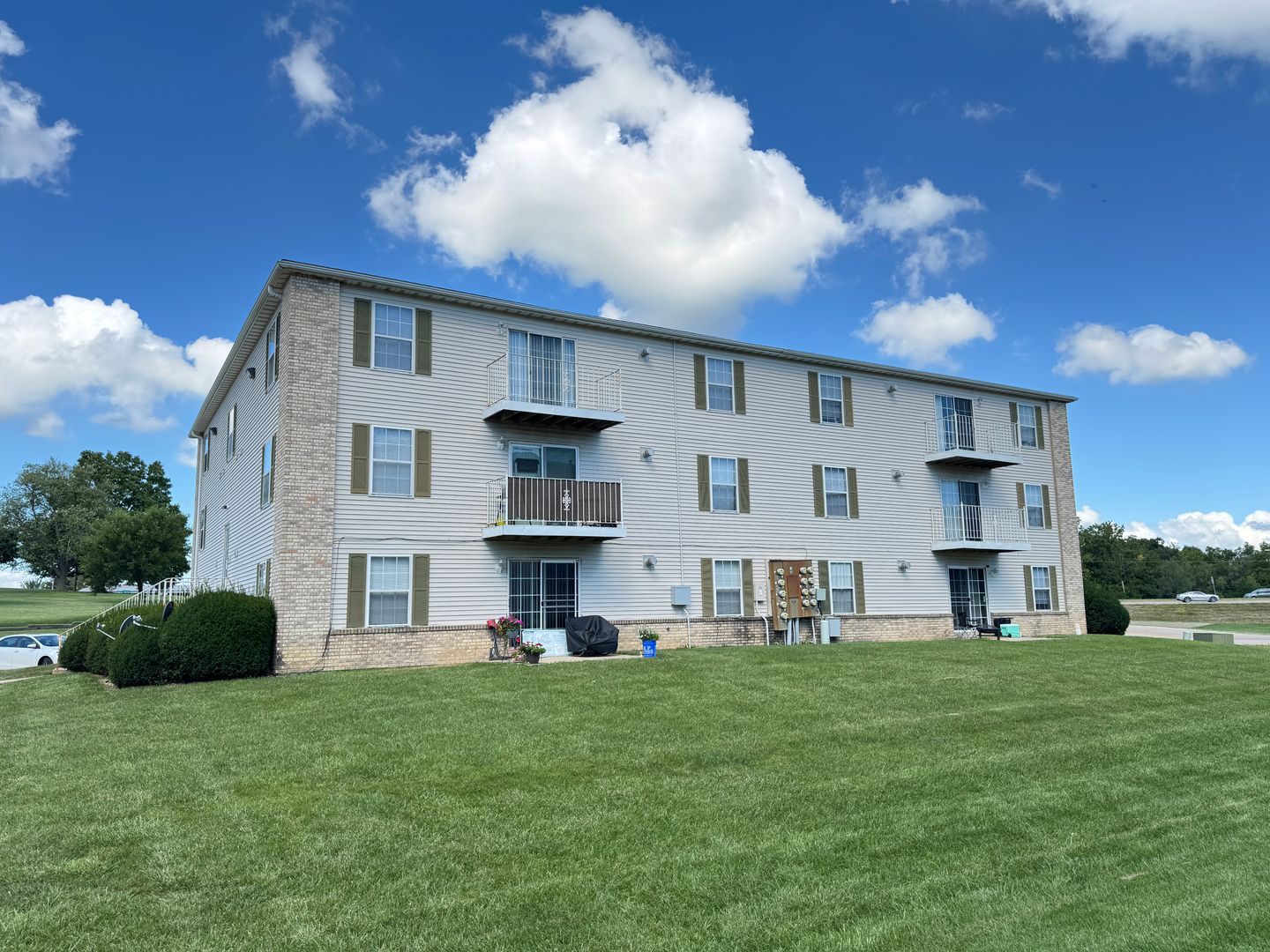 2001 S Morris Ave unit 01 – photo 1
