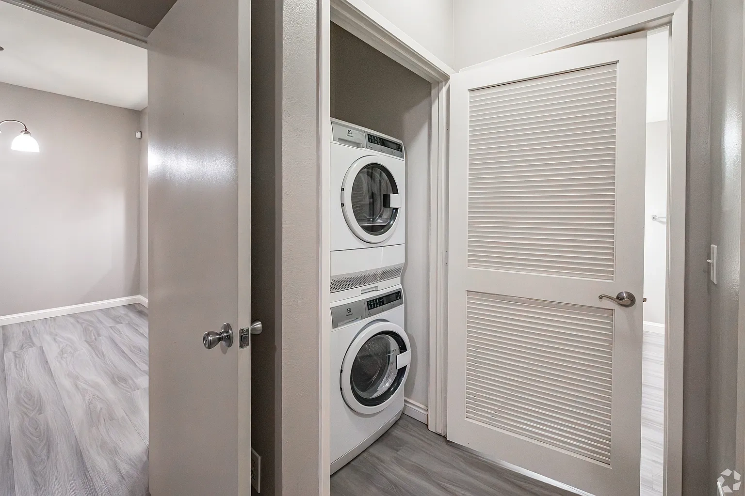Metro 102 Apartments – photo 1