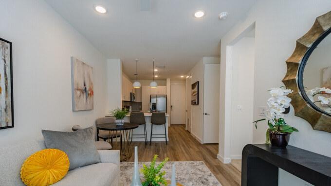 2197 N Shepherd Dr – photo 3