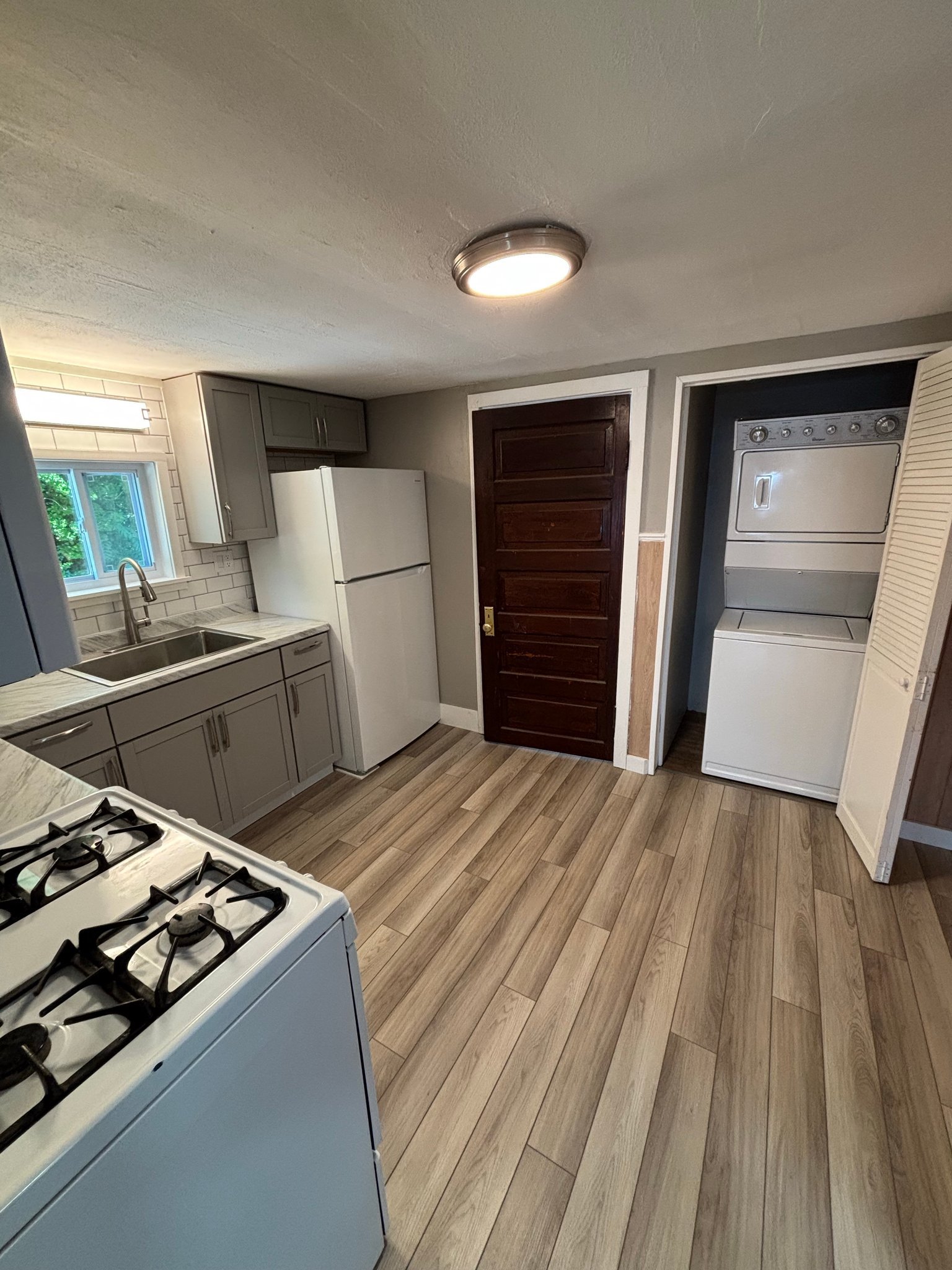 105 E Dunn St – photo 3