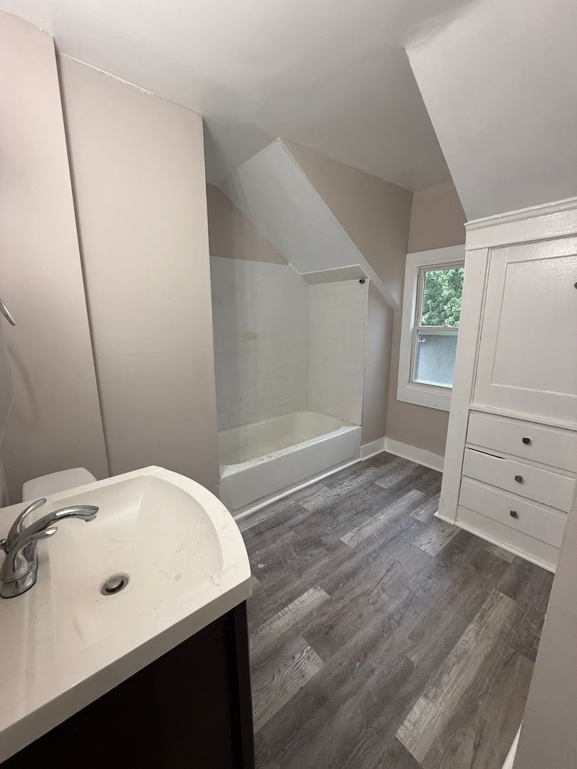 13810 Bartlett Ave – photo 3