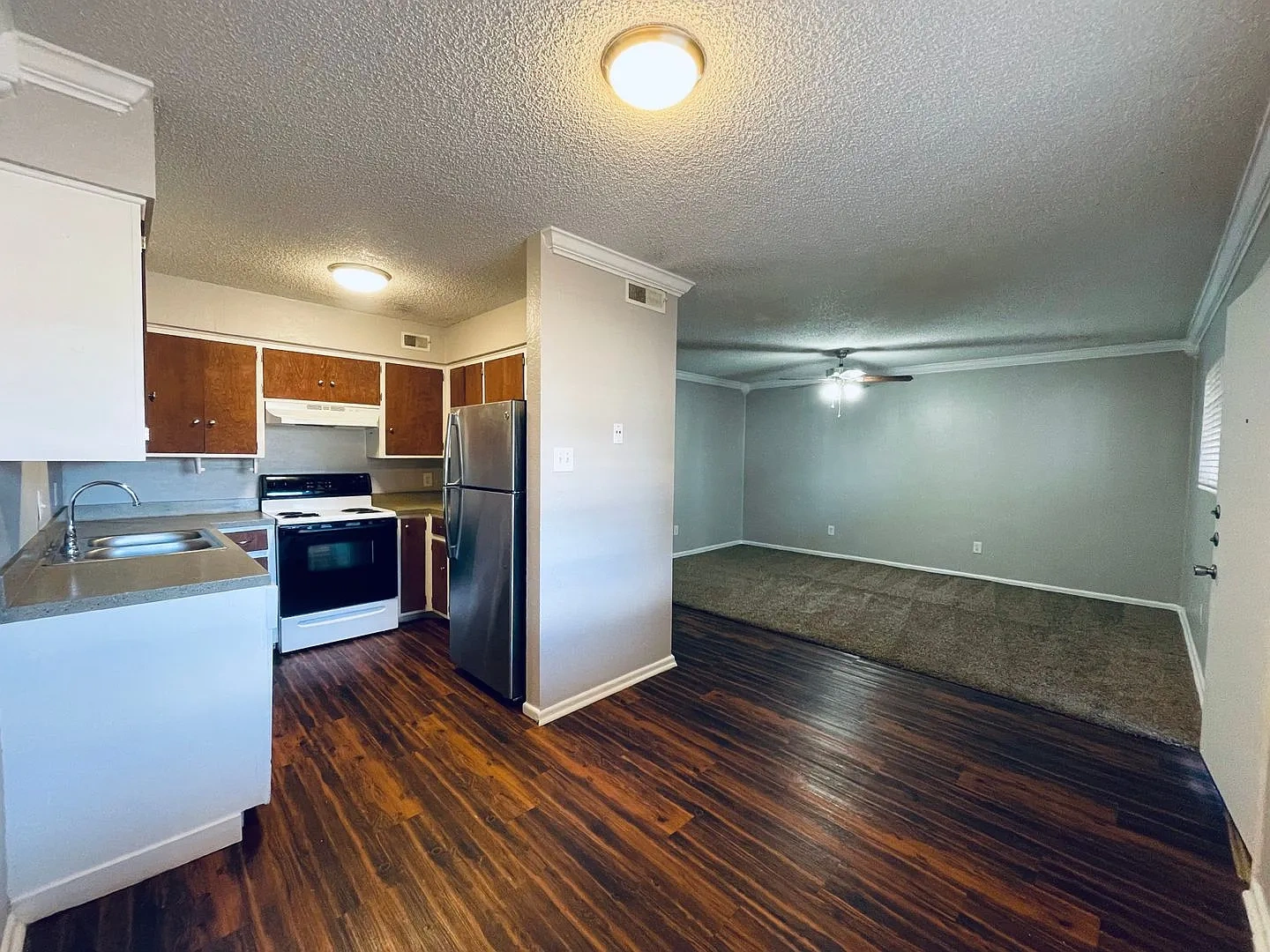 Courtyards West Updated Living in Central Lubbock – photo 4