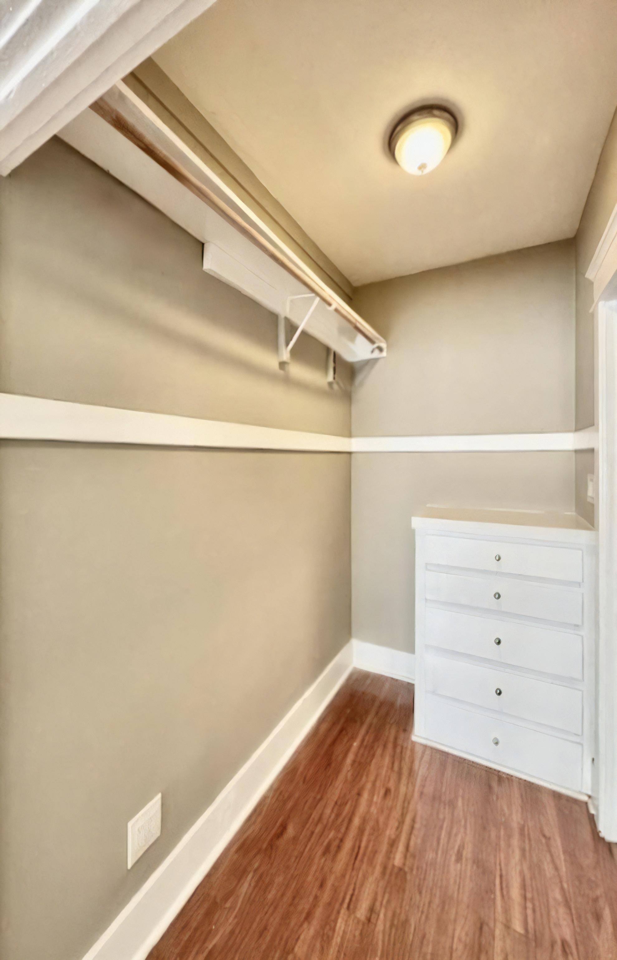 210 Falcon Ave – photo 2